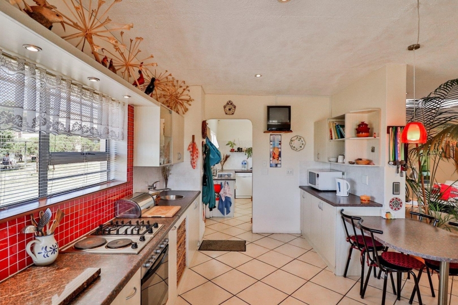 6 Bedroom Property for Sale in De Kelders Western Cape